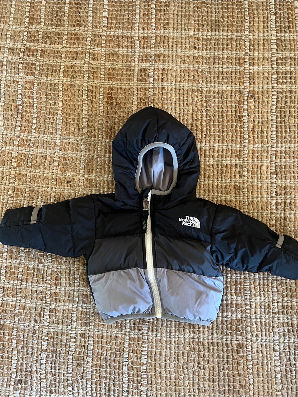 The North Face Kids reversible Puffer Jacket in Black and Light Gray